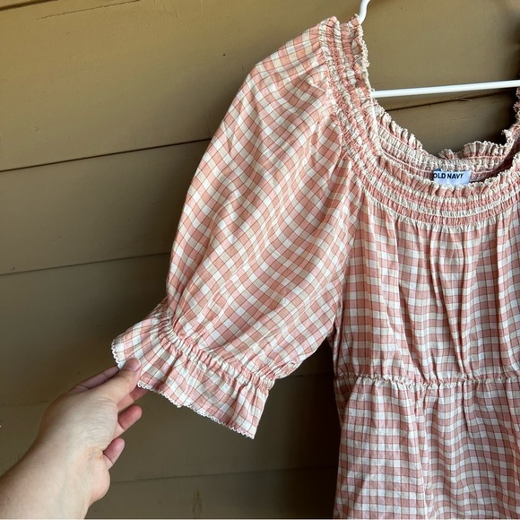 Old Navy Powder Pink Checkered Peasant Style Top - Size L - Picture 2 of 5